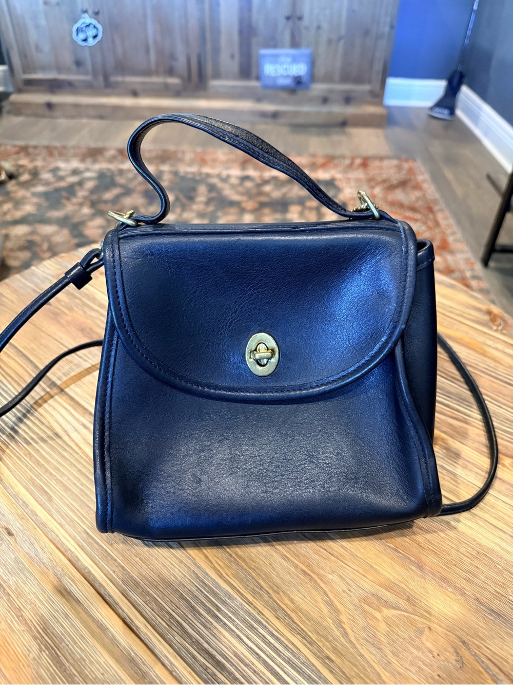 Vintage (90’s) Coach Regina 9983 Black Turnlock Shoulder / Crossbody Bag
